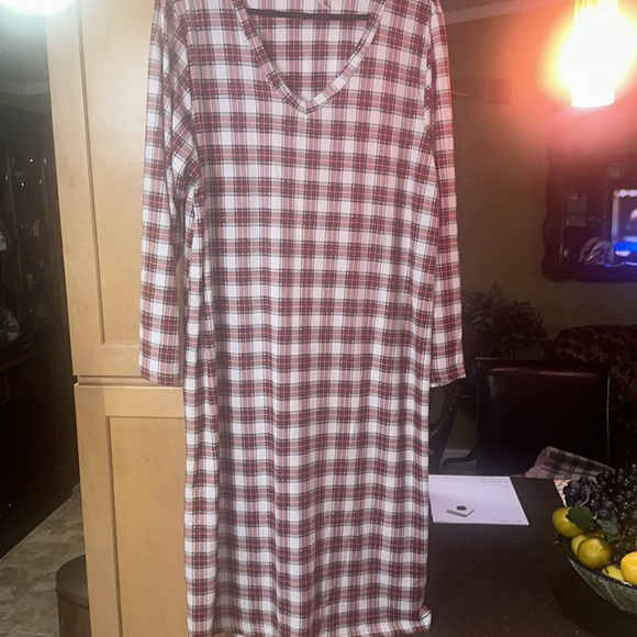 So soft beauty rest nightgown like new - Picture 4 of 4